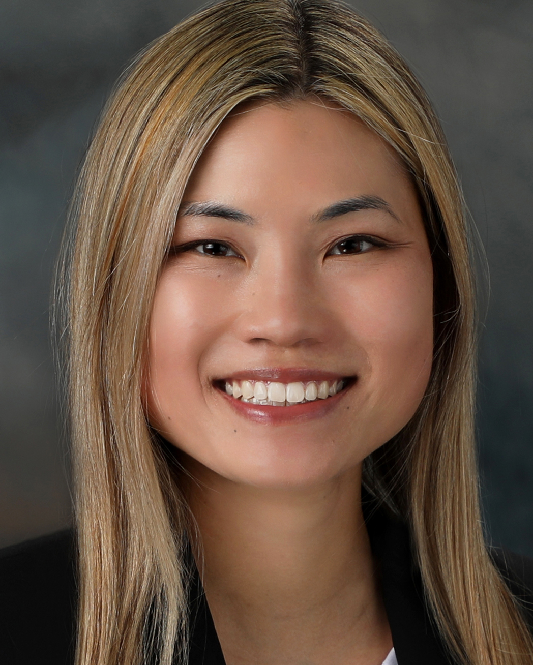 plastic surgeon dr rosaline reynolds