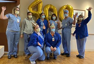 nurses celebrating behind 400 balloons